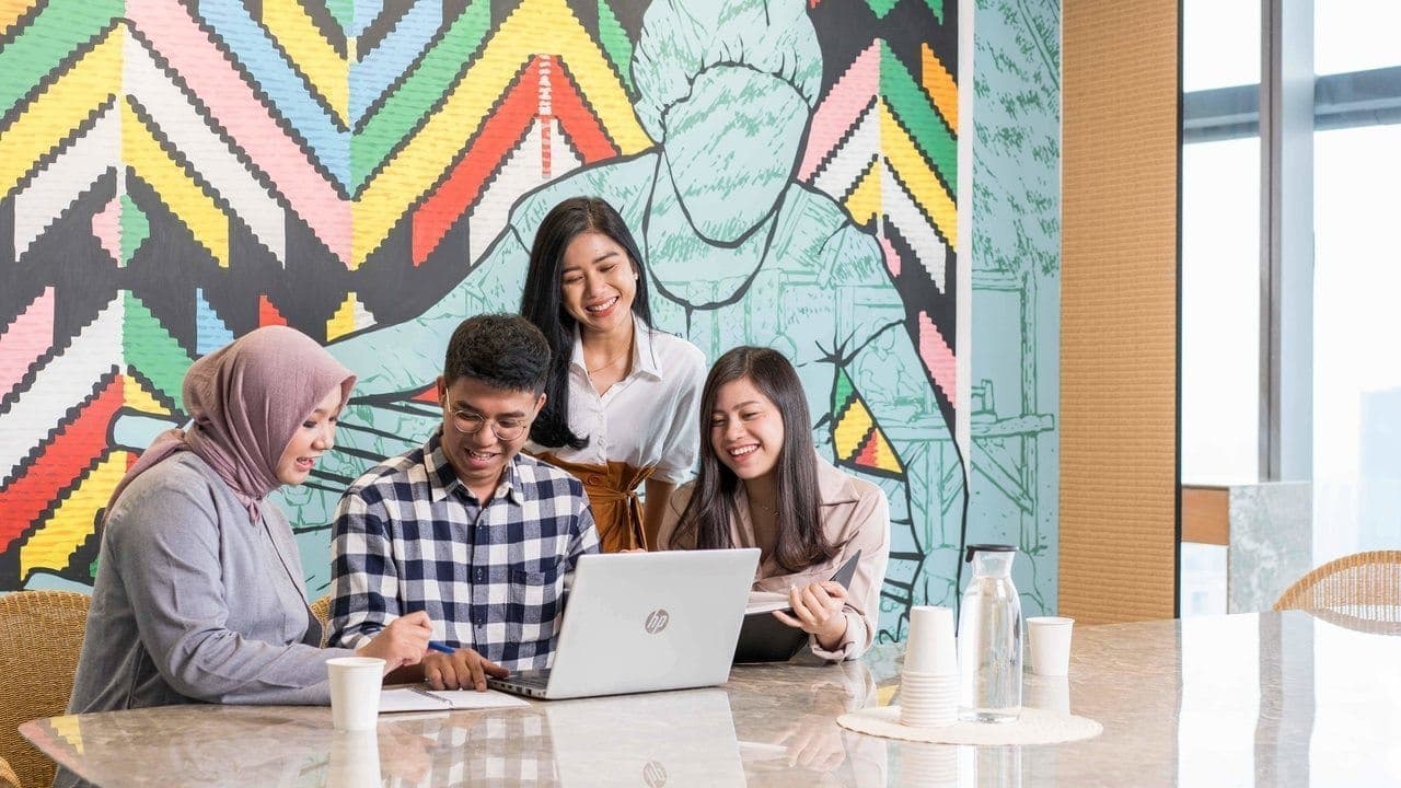 Tim Zarfix sedang bekerja